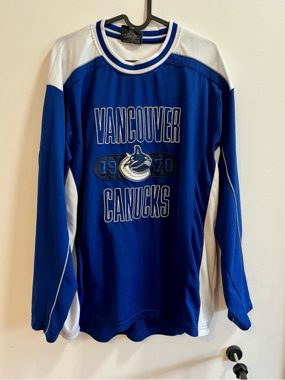 Vancouver Canucks Vintage NHL Blue & White Hockey Pullover